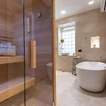 Adora Luxury Apartment *