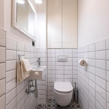 Adora Luxury Apartment *
