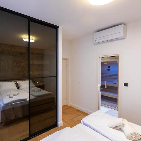 아파트 Adora Luxury