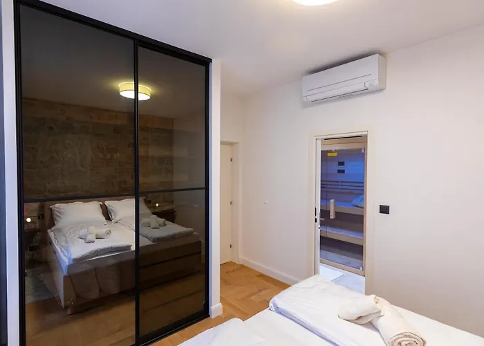 아파트 Adora Luxury